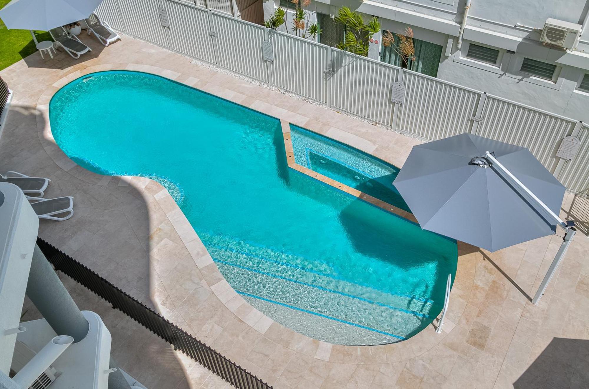 Oceanside Resort - Absolute Beachfront Apartments Голд-Кост Экстерьер фото
