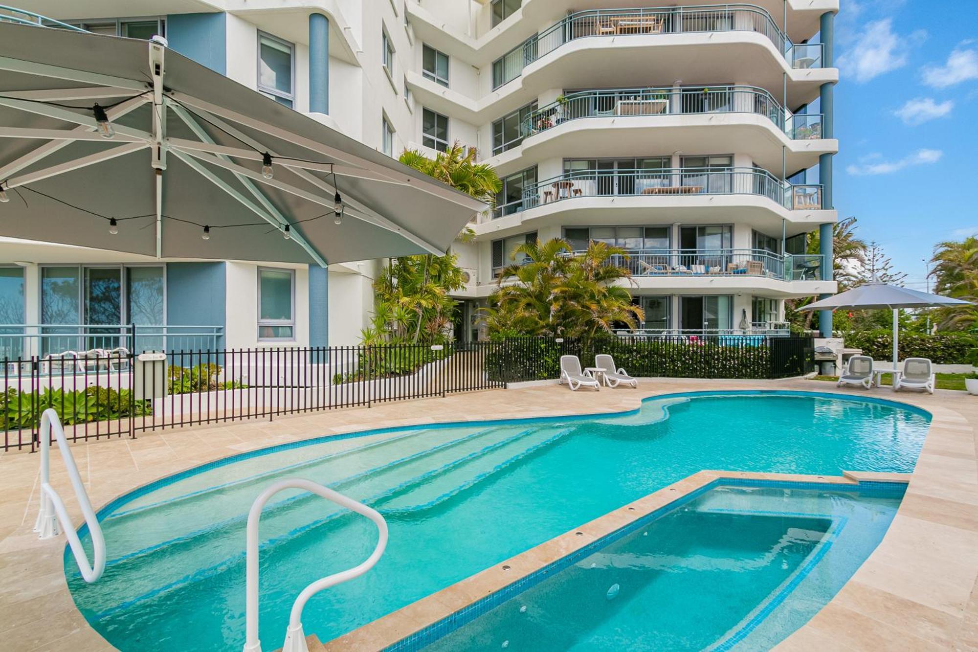 Oceanside Resort - Absolute Beachfront Apartments Голд-Кост Экстерьер фото