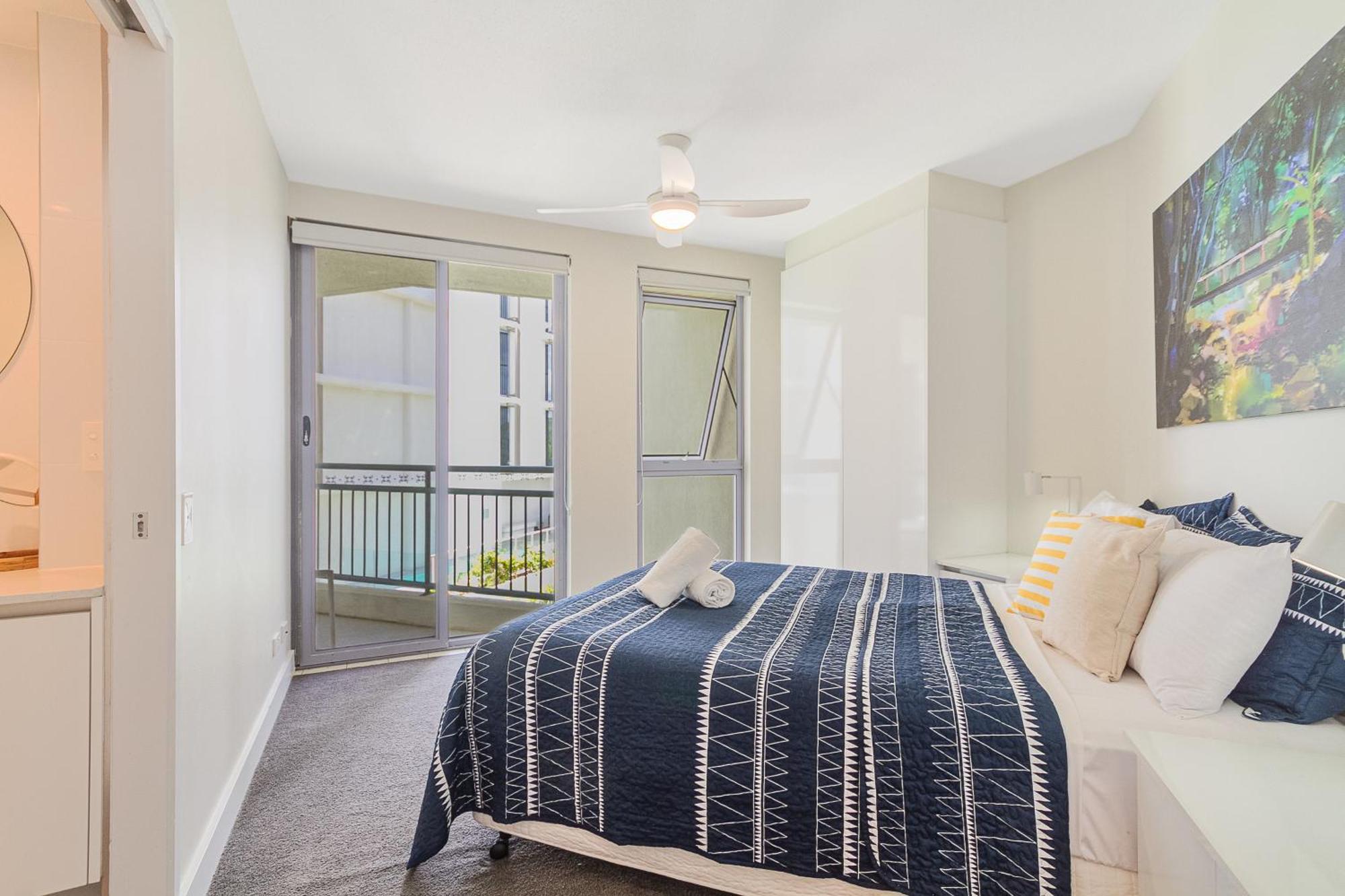 Oceanside Resort - Absolute Beachfront Apartments Голд-Кост Экстерьер фото