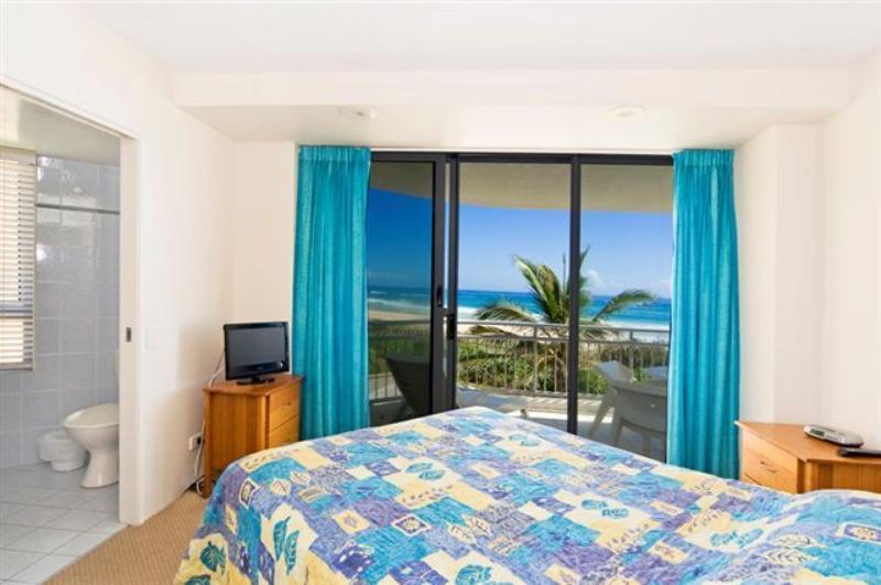 Oceanside Resort - Absolute Beachfront Apartments Голд-Кост Экстерьер фото