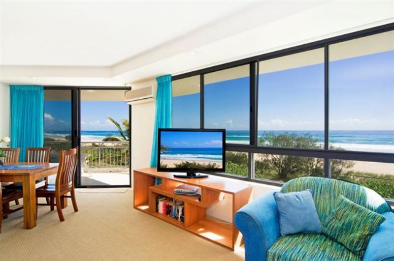 Oceanside Resort - Absolute Beachfront Apartments Голд-Кост Экстерьер фото