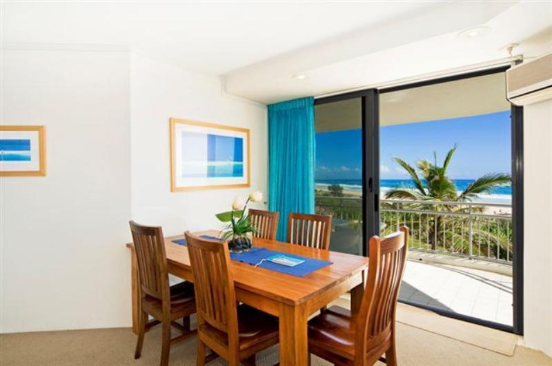 Oceanside Resort - Absolute Beachfront Apartments Голд-Кост Экстерьер фото