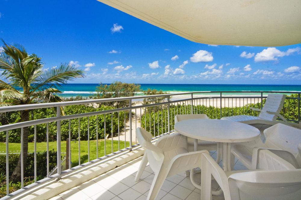 Oceanside Resort - Absolute Beachfront Apartments Голд-Кост Экстерьер фото