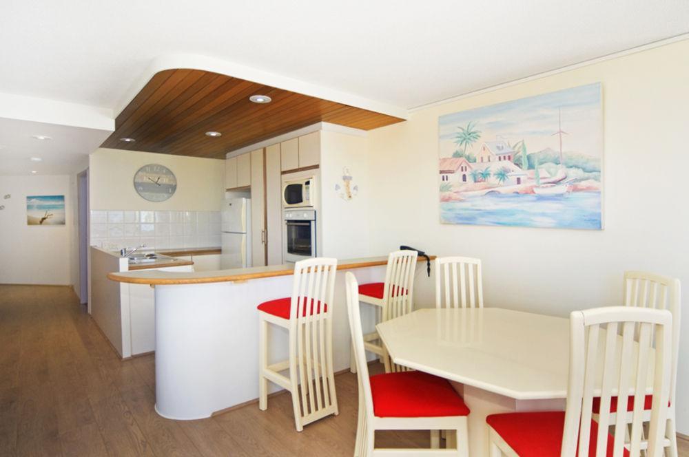 Oceanside Resort - Absolute Beachfront Apartments Голд-Кост Экстерьер фото
