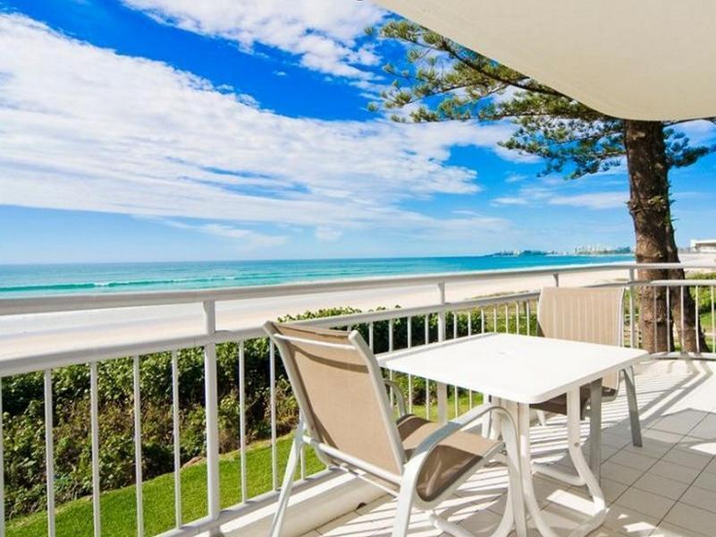 Oceanside Resort - Absolute Beachfront Apartments Голд-Кост Экстерьер фото