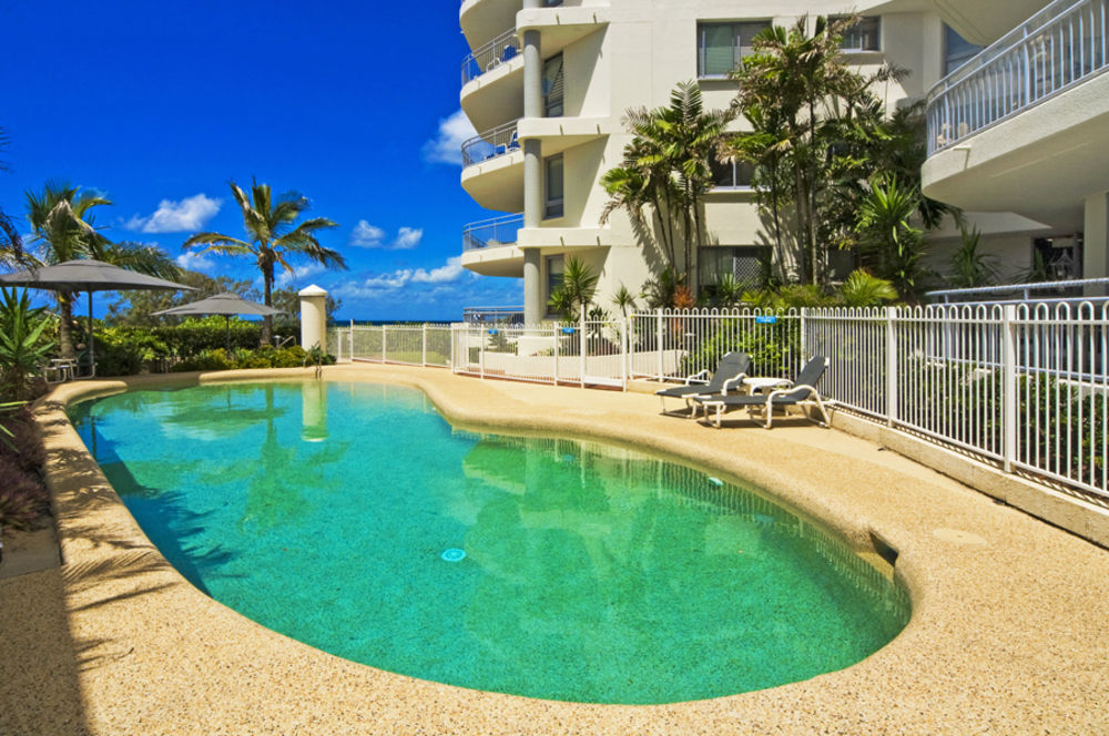Oceanside Resort - Absolute Beachfront Apartments Голд-Кост Экстерьер фото