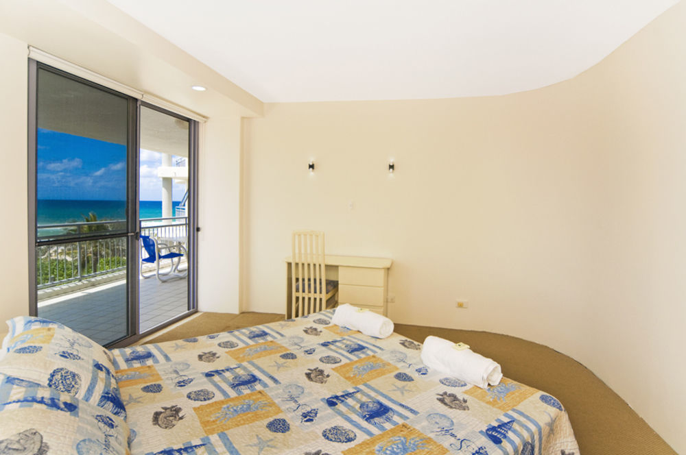 Oceanside Resort - Absolute Beachfront Apartments Голд-Кост Экстерьер фото