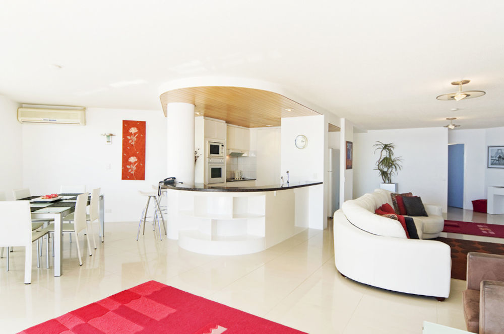 Oceanside Resort - Absolute Beachfront Apartments Голд-Кост Экстерьер фото