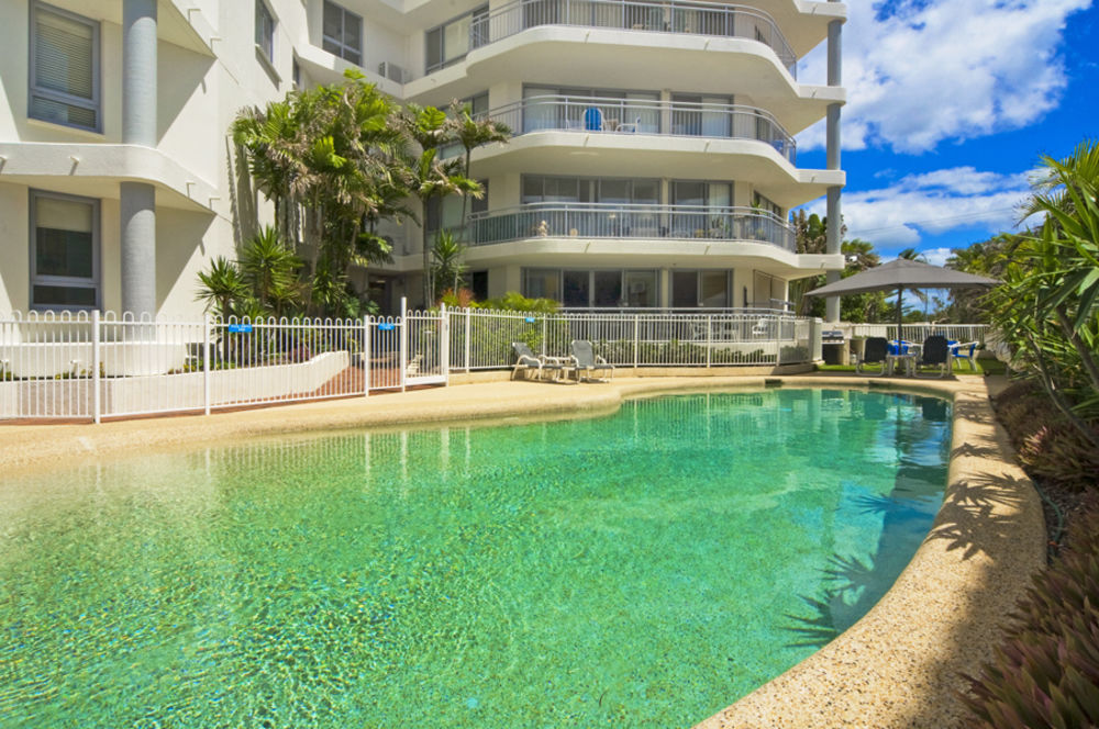 Oceanside Resort - Absolute Beachfront Apartments Голд-Кост Экстерьер фото