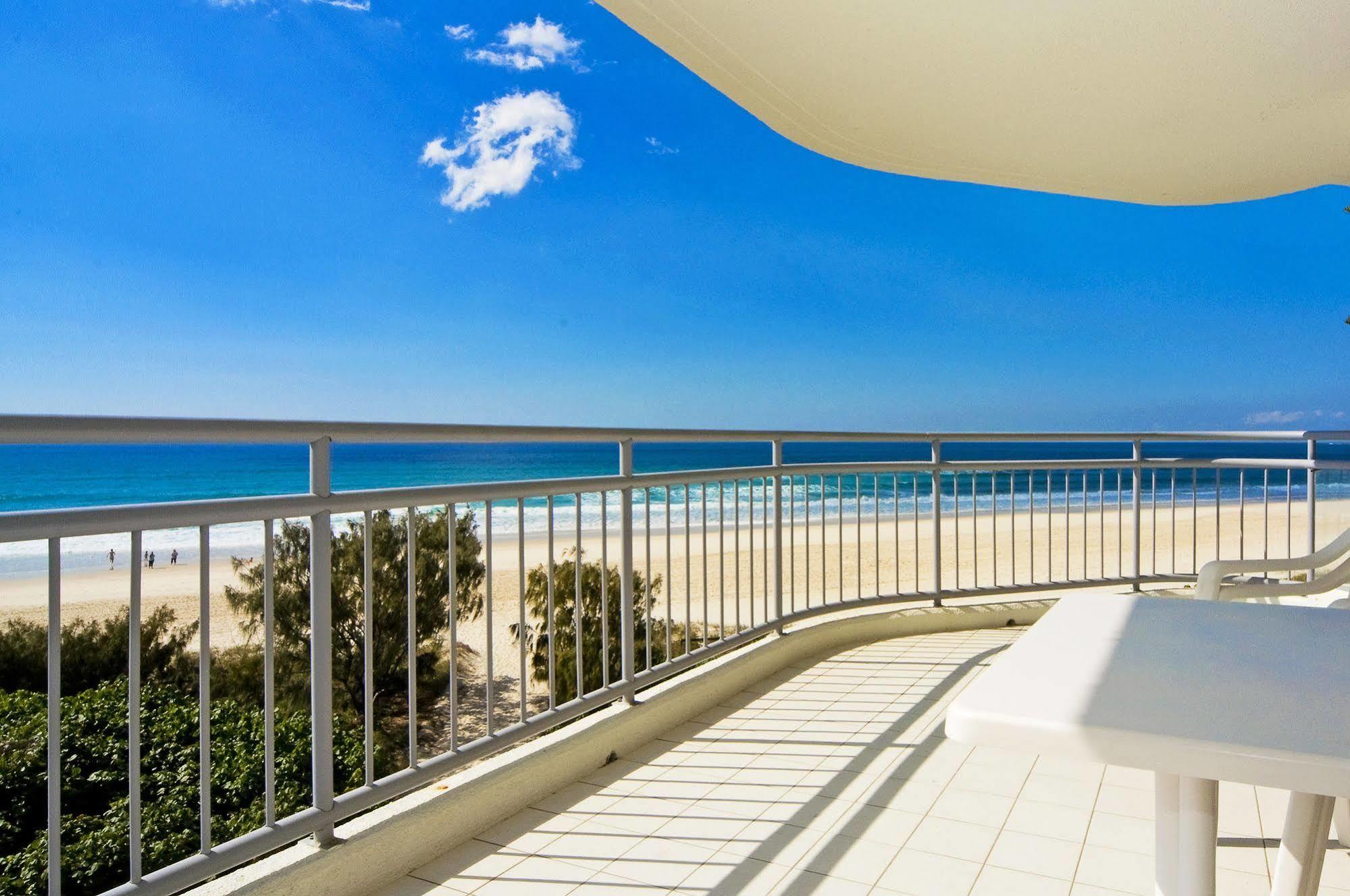 Oceanside Resort - Absolute Beachfront Apartments Голд-Кост Экстерьер фото