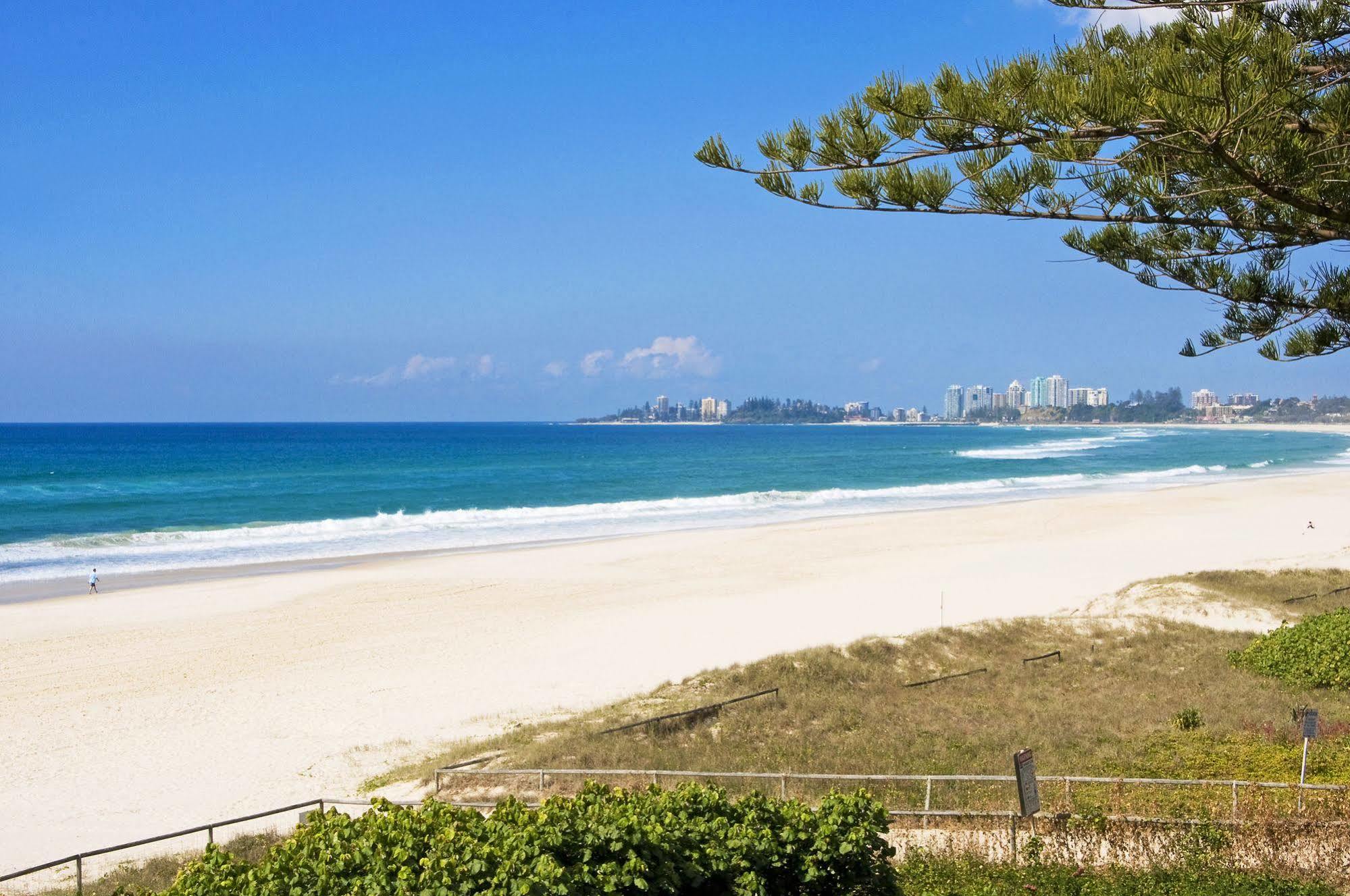 Oceanside Resort - Absolute Beachfront Apartments Голд-Кост Экстерьер фото